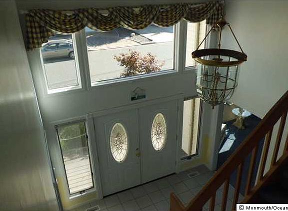 2nd image of 624 Baron St