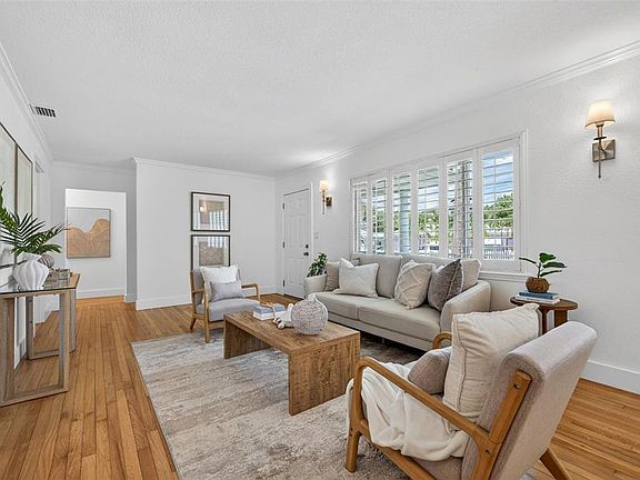 4th image of 976 Narcissus Ave