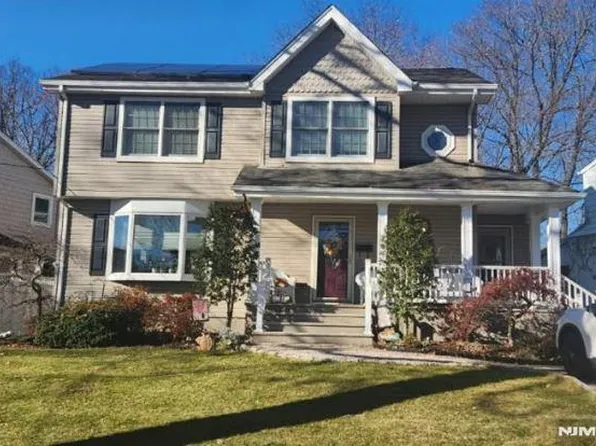 51 Momar Dr, Bergenfield, NJ 07621
