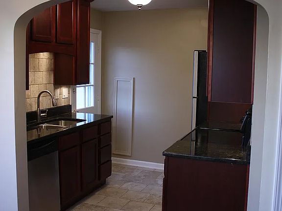 3rd image of 49 Parkview Ave
