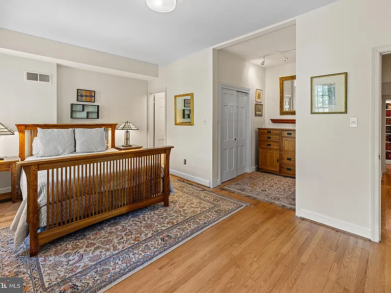 2426 I St NW — Photo 19