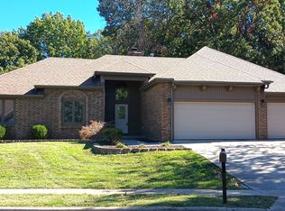 832 S Sparks Ave, Springfield, MO 65802