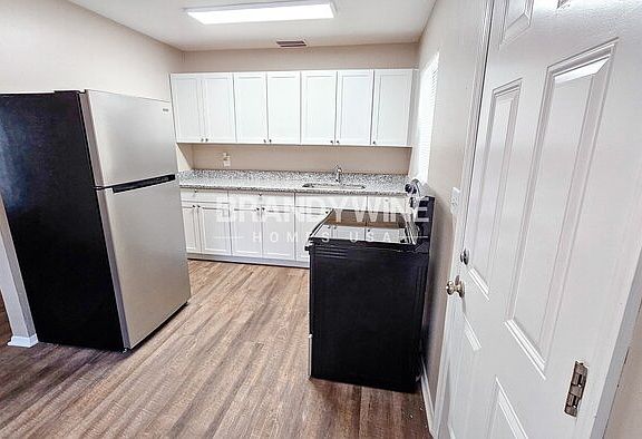 4th image of 4220 E Henry Ave