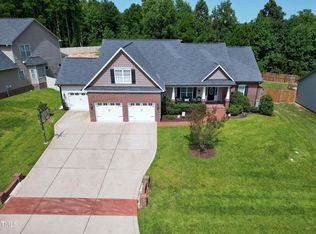 281 Summit Overlook Dr, Clayton, NC 27527