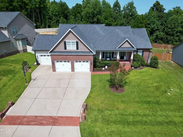281 Summit Overlook Dr, Clayton, NC 27527