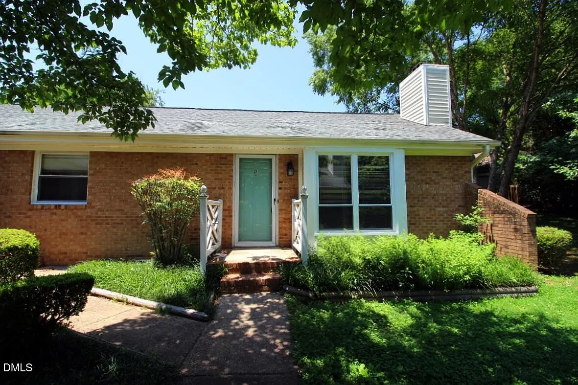 2 bed, 2.0 bath, 950 sqft, $1,395 — Photo 1