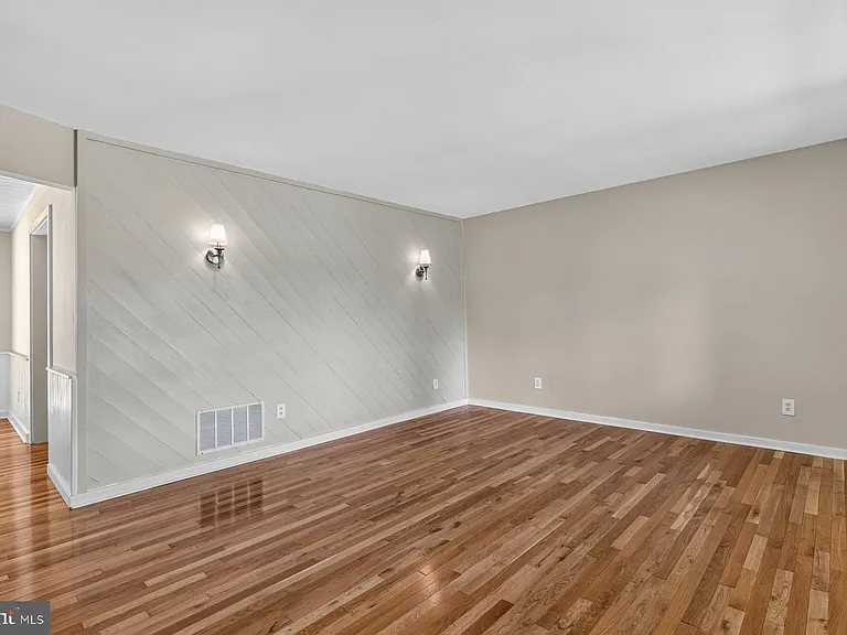 1527 Cold Bottom Rd — Photo 16