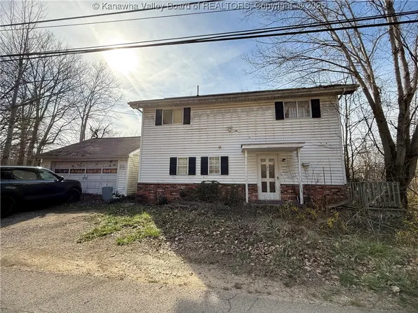 126 Edgewater Ln, Tornado, WV 25202