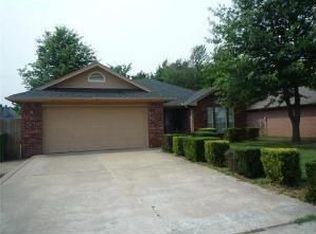 3720 W Locust St, Rogers, AR 72756