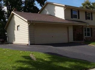 1517 Tomahawk Ln, Waukesha, WI 53186