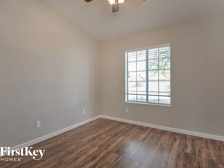 9550 E Caldwell Dr — Photo 11