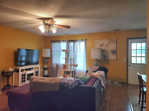 2nd image of 306 E Jefferson Ct