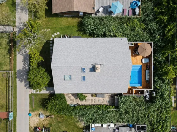 17 Bungalow Walk, Ocean Beach, NY 11770