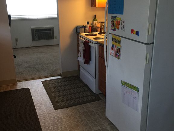 3rd image of 1595 Brookvale Dr APT 10