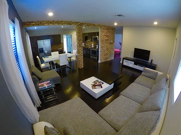 2nd image of 1528 NE 1st Ave