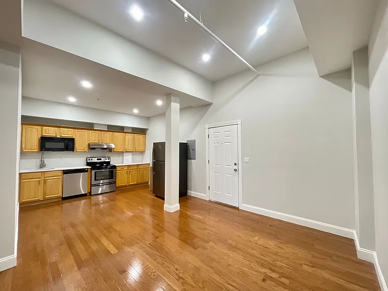 1027 Ridge — Photo 4