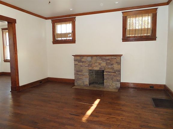 4th image of 213 10th Ave