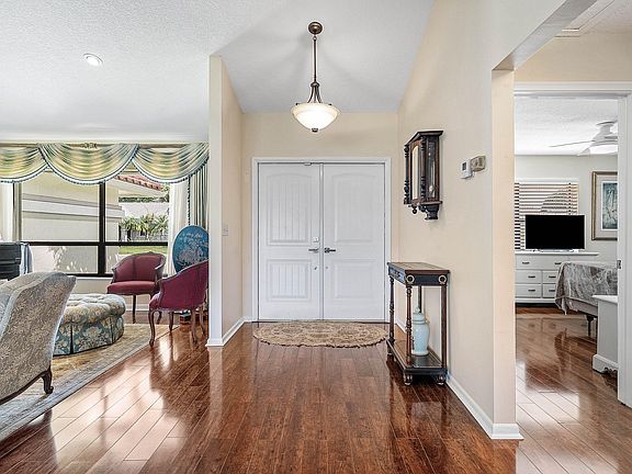 5th image of 9295 Sun Pointe Drive