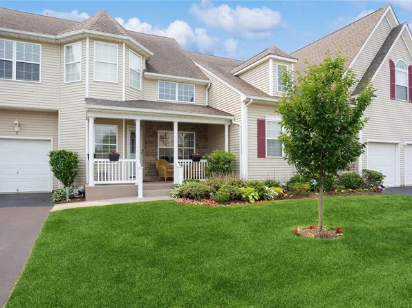 6 Meadow Pond Circle #6, Miller Place, NY 11764