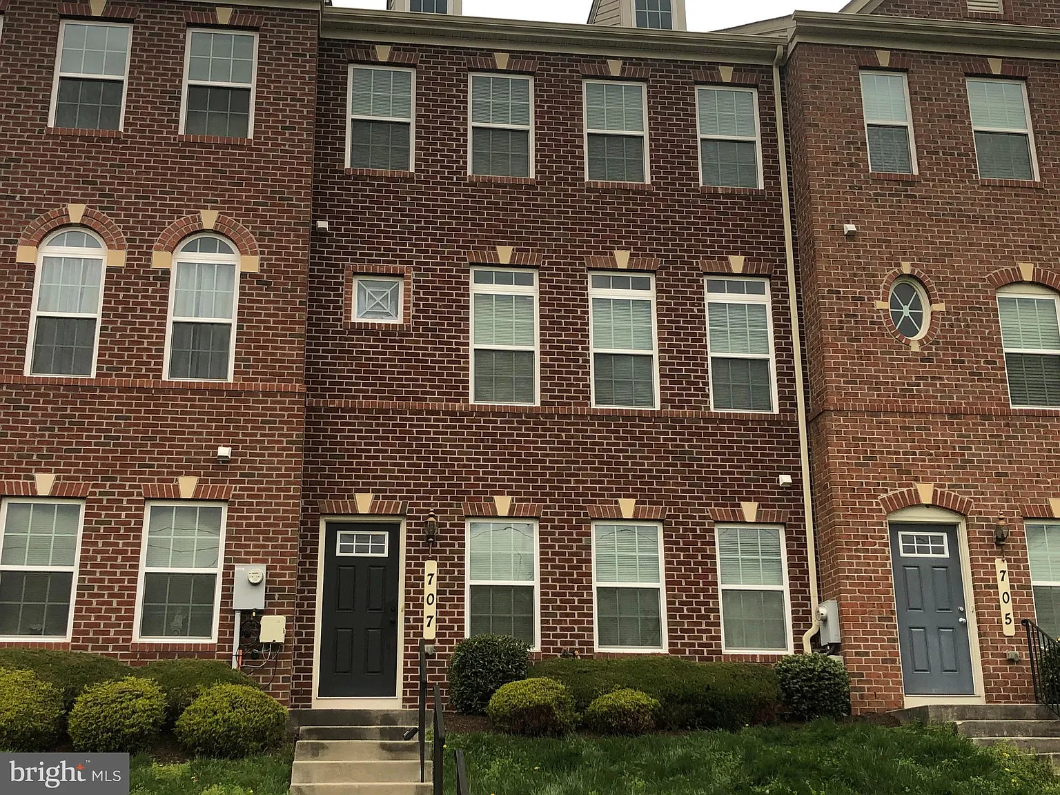 3 bed, 2.5 bath, 1672 sqft, $2,850 — Photo 2