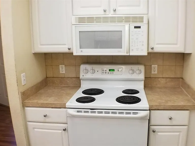 4335 NW 48th St #105 — Photo 10