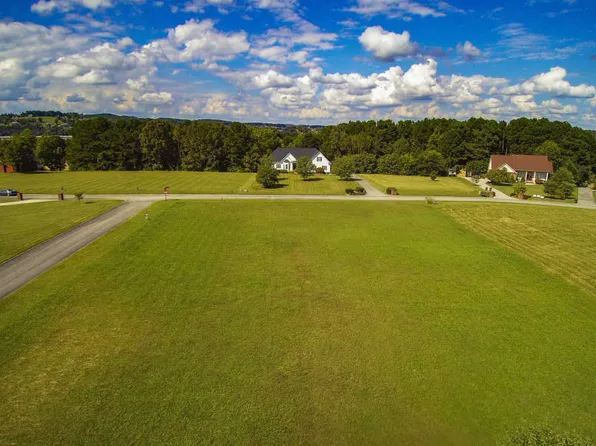 Big Oak Dr, Dandridge, TN 37725