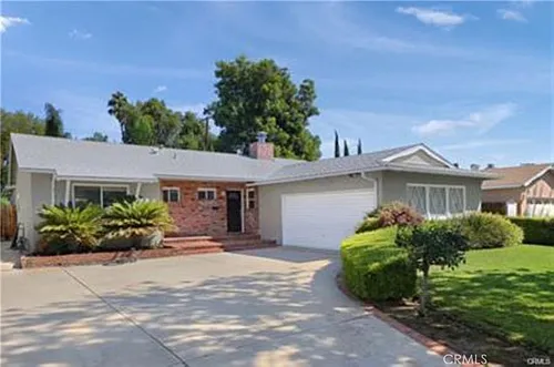 22335 Kittridge St Photo 1