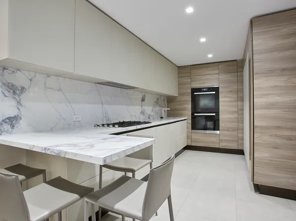 525 East 80th Street 7BC image 3 of 12