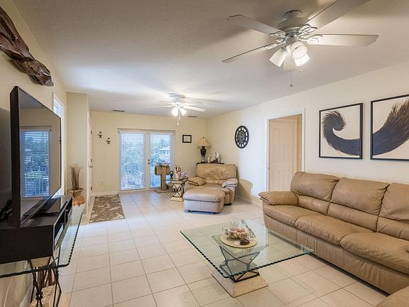 3rd image of 827 Caribbean Dr E