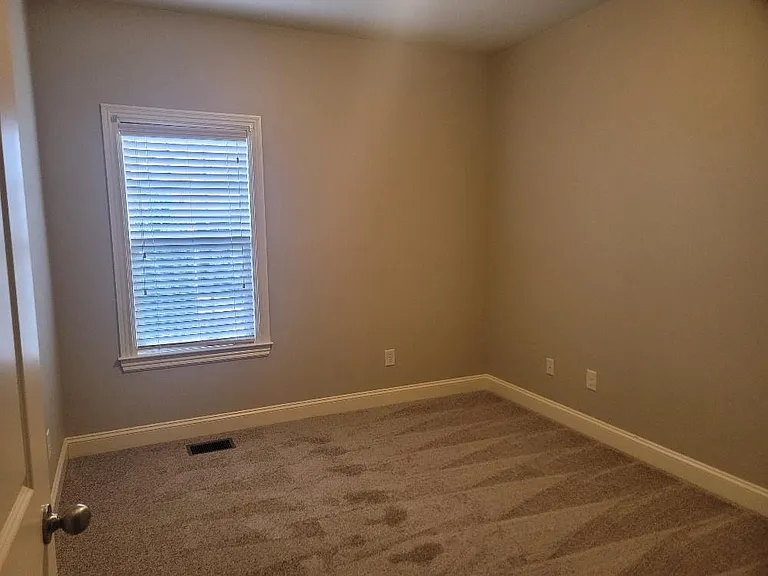 1031 Red River Rd — Photo 10