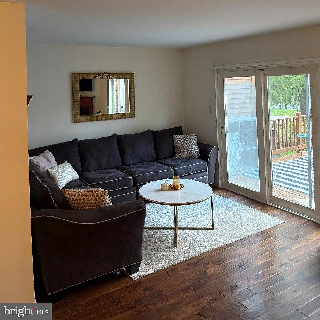 3 bed, 2.5 bath, 1986 sqft, $2,800 — Photo 4