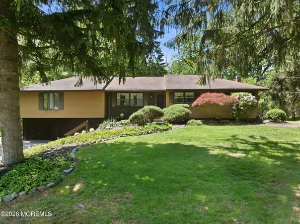 57 Roosevelt Avenue, Morganville, NJ 07751