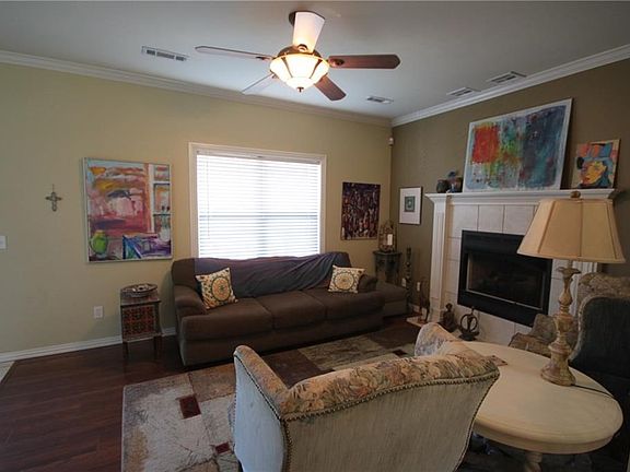 3rd image of 1414 NE Dysart Woods Ln