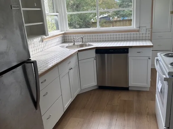 581 S Edgewood St #6, Seaside, OR 97138