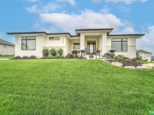 12369 Cooper St, Papillion, NE 68046