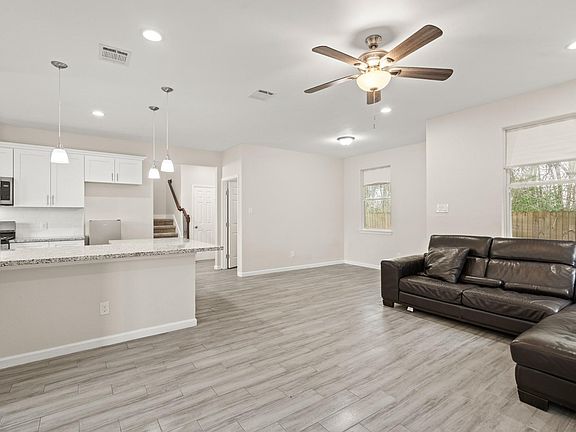 4th image of 4943 Leamathew St