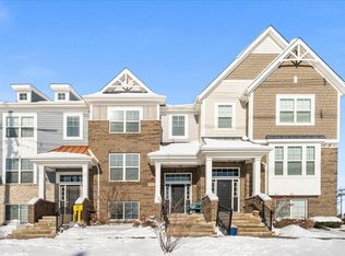 1941 Kingsley Cir, Northbrook, IL 60062