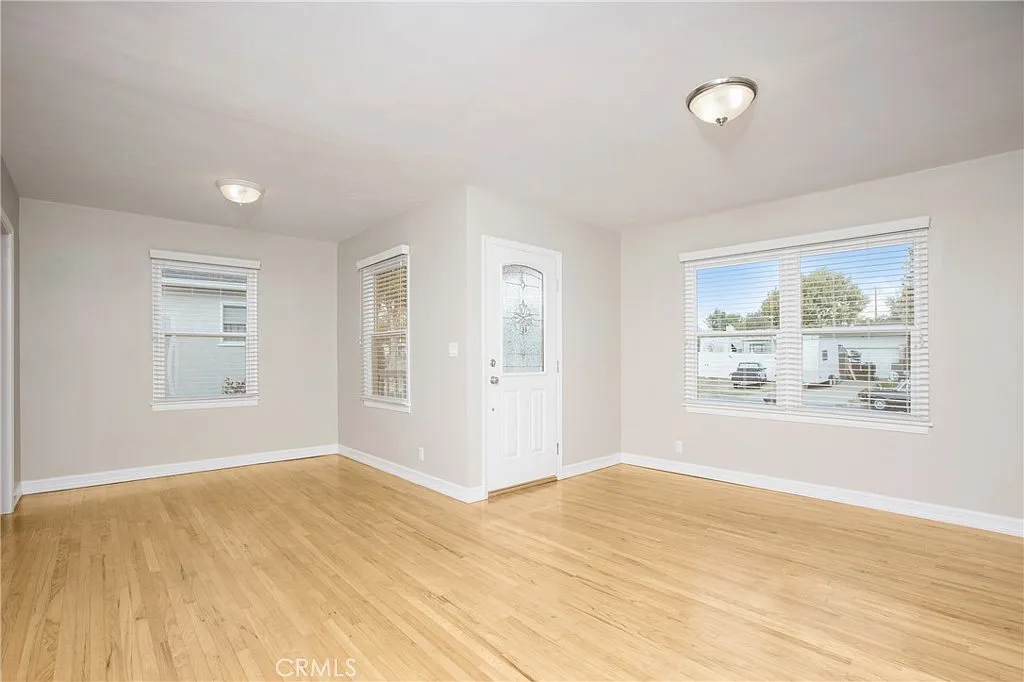 3 bed, 1112 sqft, $4,000 — Photo 4