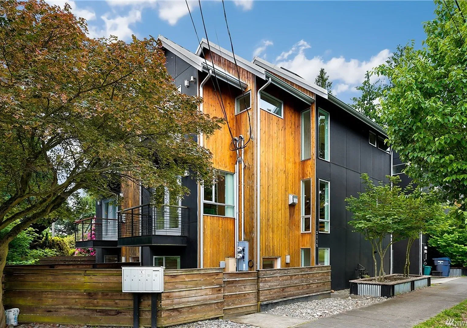 Stunning Modern 3 Bed / 2.5 Bath Townhome in Beautiful Maple Leaf Neighborhood — Photo 1