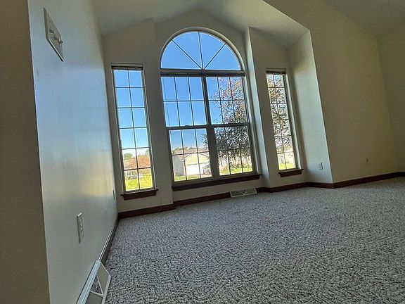 5th image of 566 Stone Meadow Cir