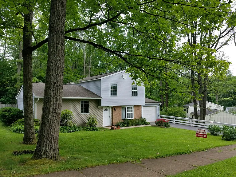 520 Briarwood Ln — Photo 1