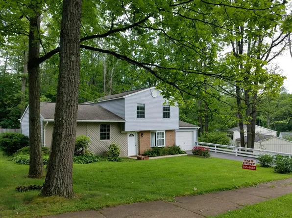 520 Briarwood Ln, State College, PA 16803