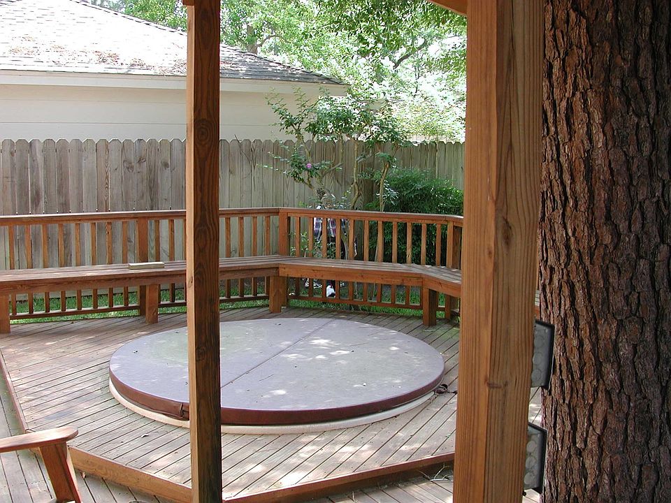 FINISHED PATIO DECK