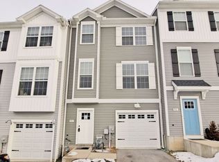 95 Overlook Dr, Hanover, PA 17331