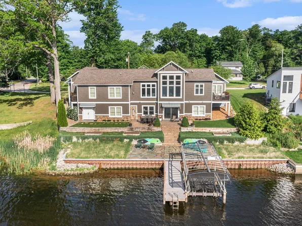 304 Lake St, Fruitport, MI 49415