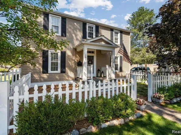 303 Cabinet St, Milford, MI 48381