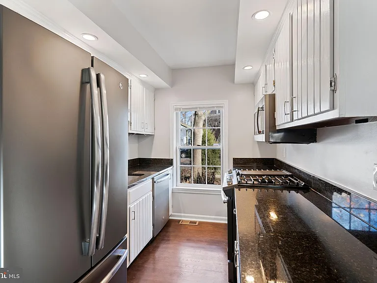 1020 Powhatan St — Photo 17