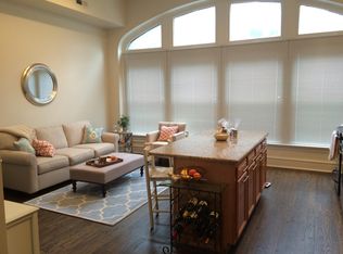 1733 Chestnut St #302, Philadelphia, PA 19103