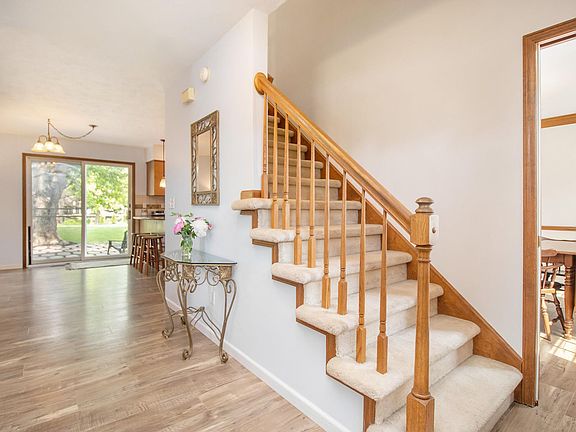 4th image of 51575 Steeple Chase Ct