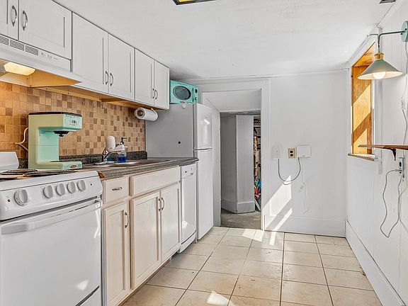 3rd image of 20 Epping Road #D